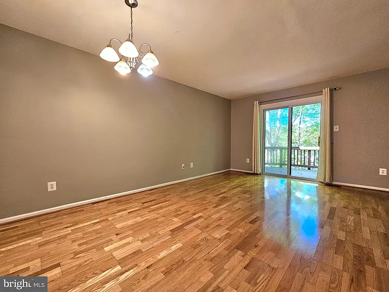 7664 Northern Oaks Ct — Photo 8