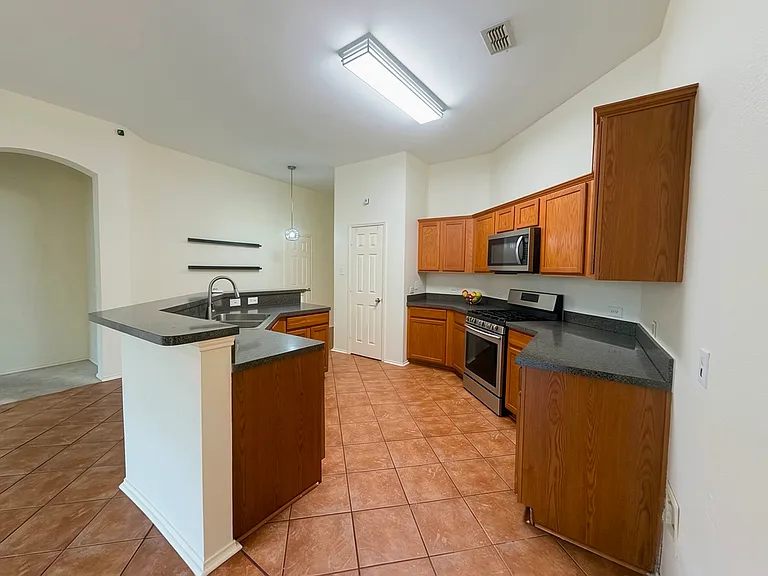 5601 Piedra Dr — Photo 3
