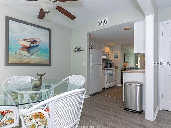 2nd image of 24 Deallyon Ave APT 21