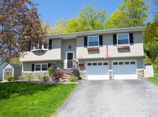 21 Sharon Dr, Fishkill, NY 12524