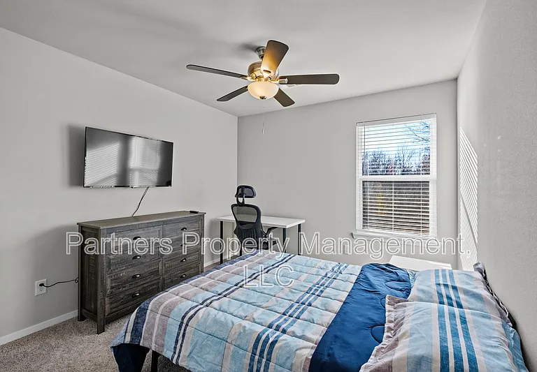 1121 E Sparrow Cir — Photo 12