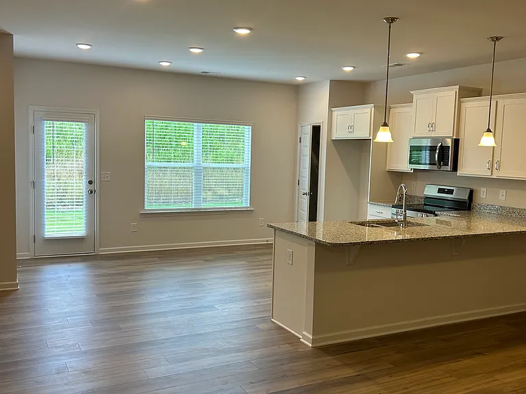 1016 Stiles Cir — Photo 5