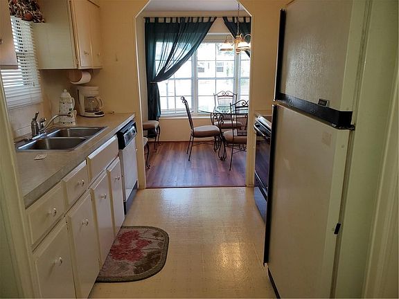 4th image of 923 Spruce St