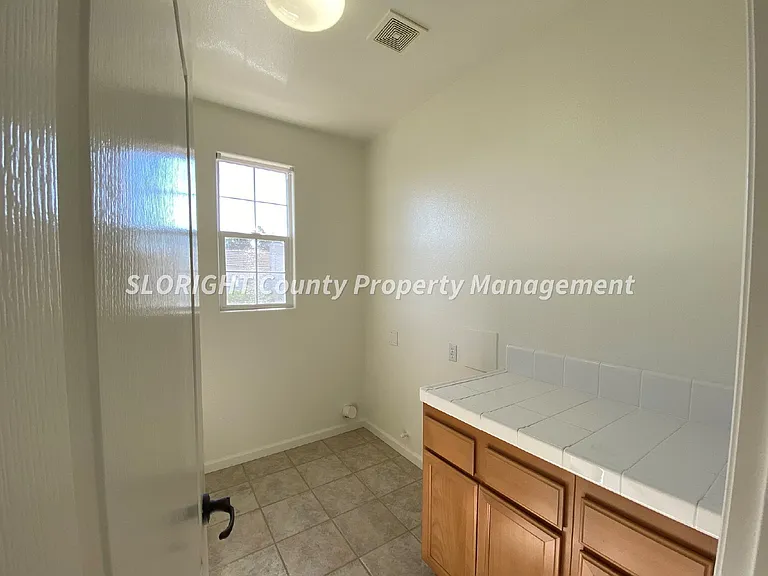 1654 Belmont Ct — Photo 21