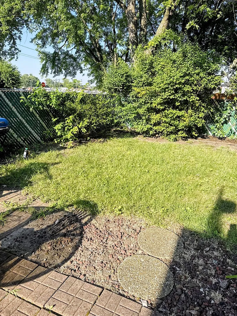 3 bed, 1.5 bath, 1100 sqft, $1,900 — Photo 2