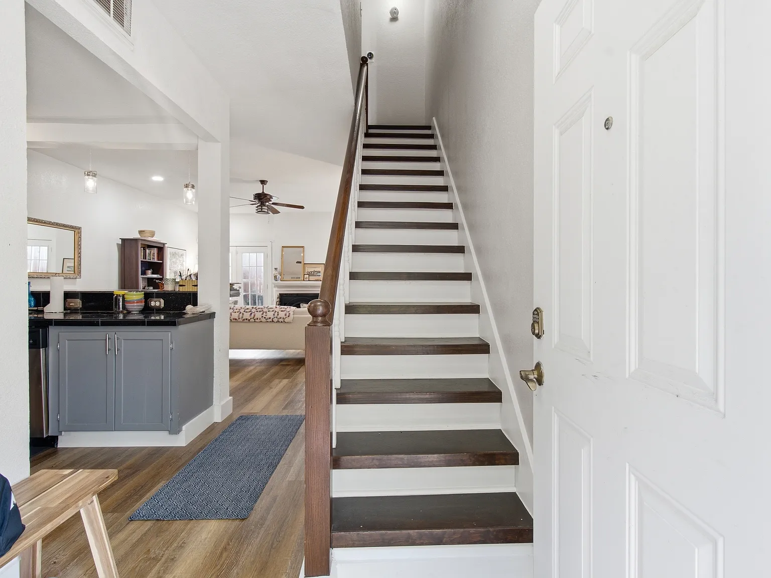 2 bed, 2.5 bath, 1101 sqft, $2,150 — Photo 2