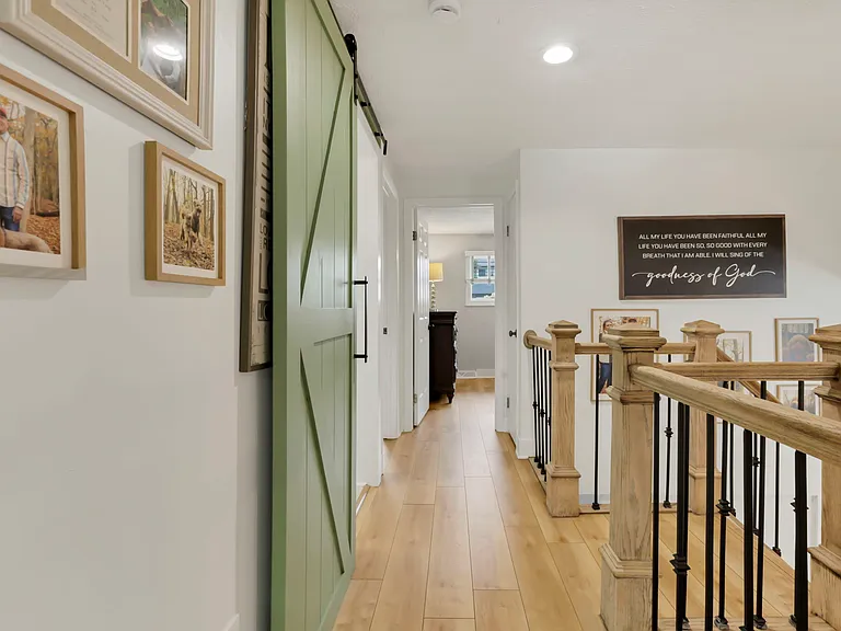 548 Theori Ave — Photo 30