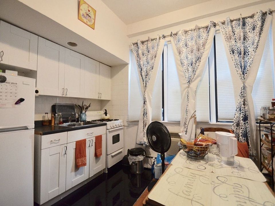 2nd image of 1380 York Ave APT 1D