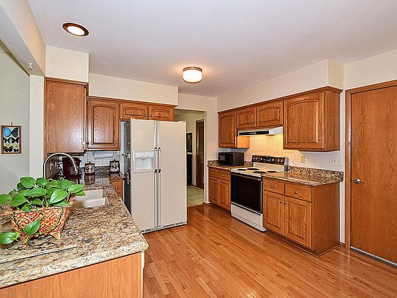 4th image of 17445 Penbrook Dr