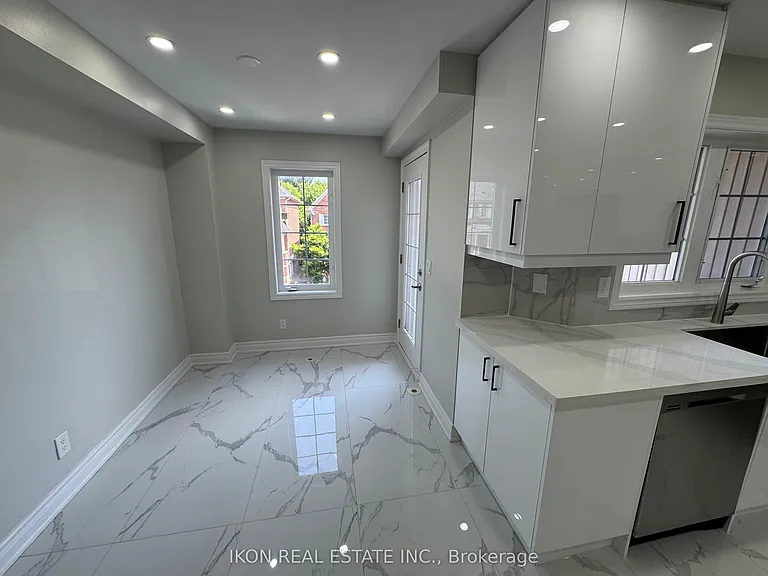 67 Sprucedale Way E — Photo 13