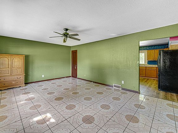 4th image of 3025 S Central Ave