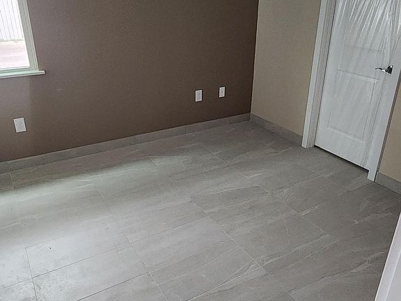 5th image of 2704 Primrose Ave #4-1-2
