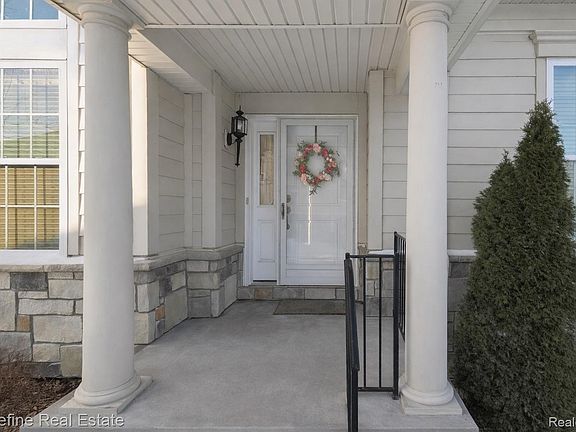 3rd image of 42896 Cardinal Way