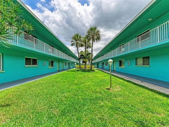 117 7th St N Unit 33, Bradenton Beach, FL 34217