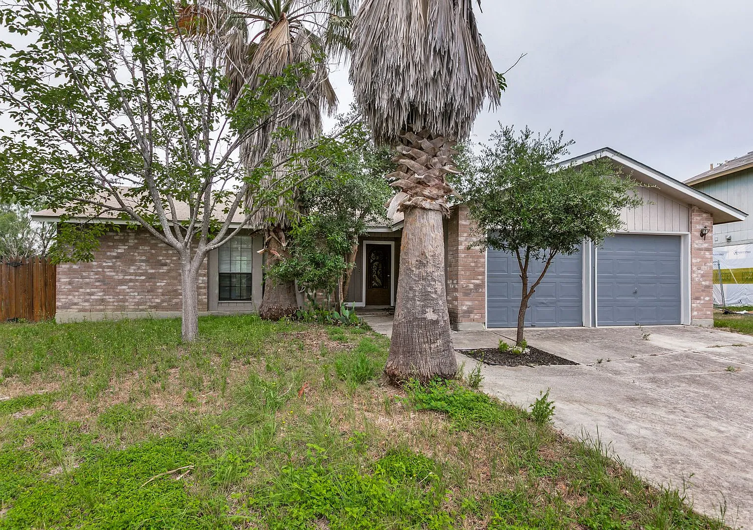 3-Bedroom Home in Oxbow Neighborhood — Photo 2