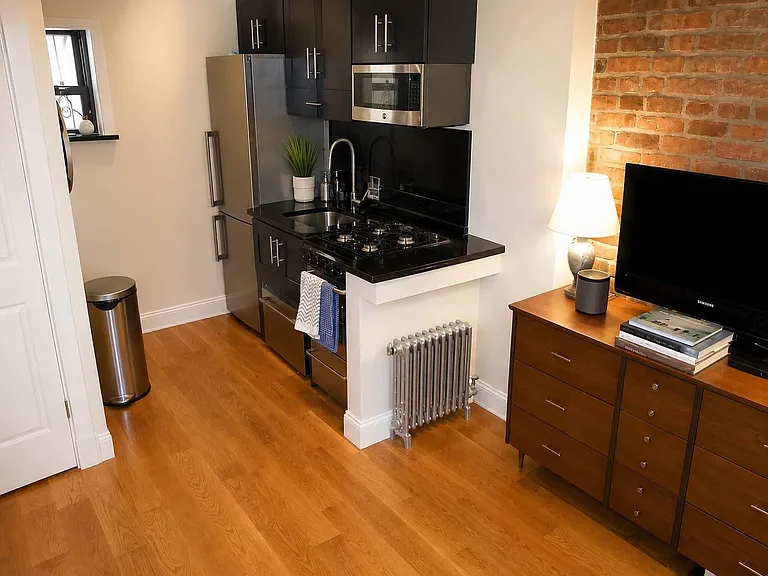 254 W 20th St #3B — Photo 3