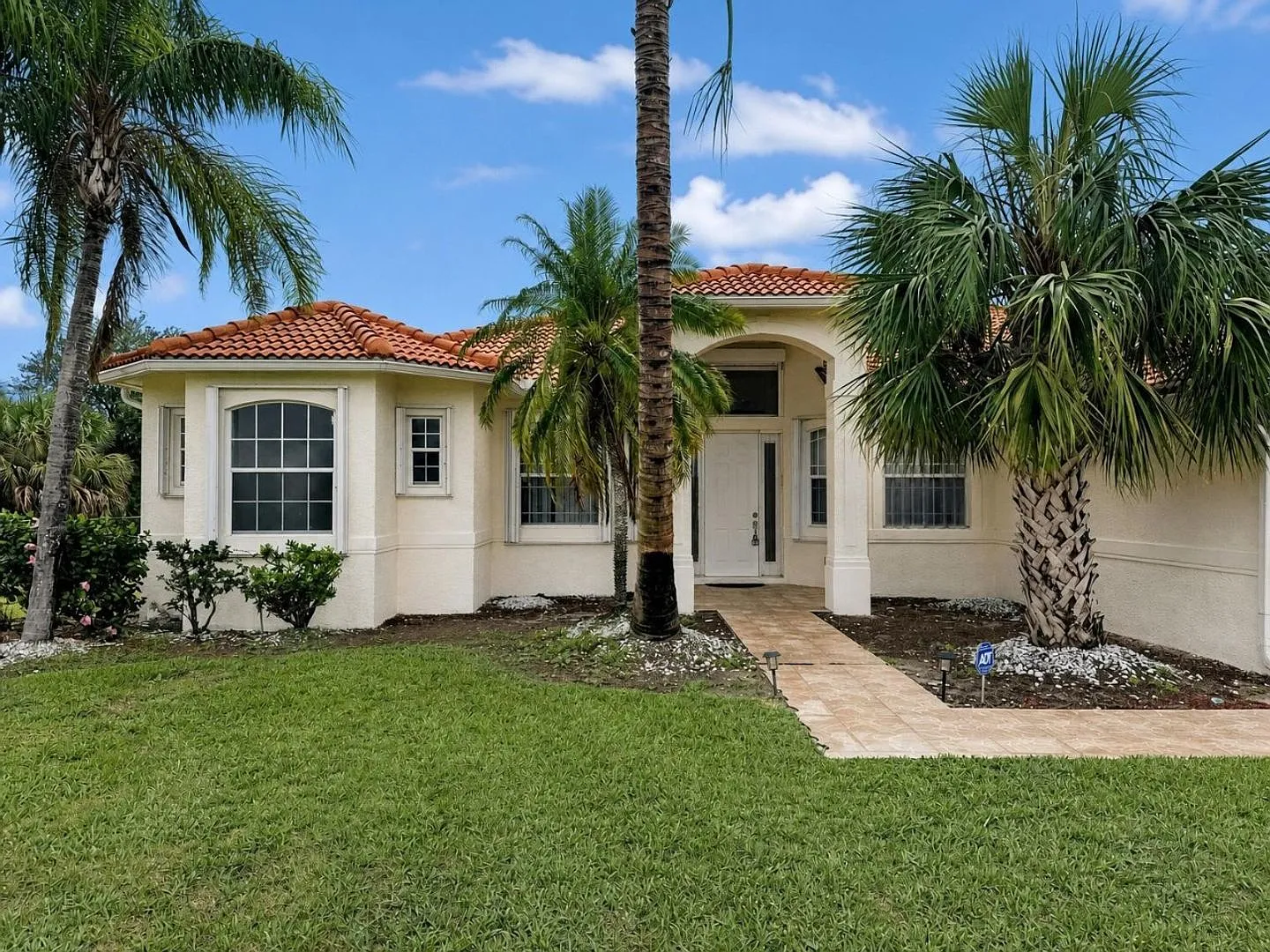 Private Estate Living on 2.6 Acres in Golden Gate Estates — Photo 1