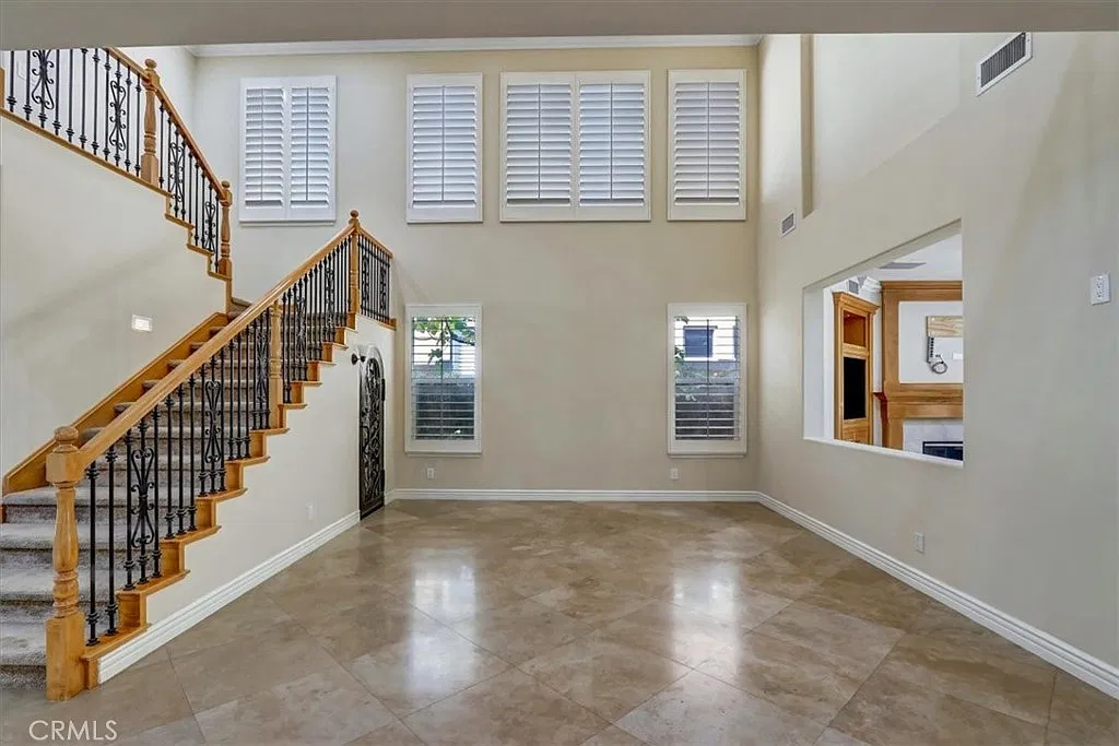 5 bed, 4.5 bath, 3636 sqft, $7,950 — Photo 3