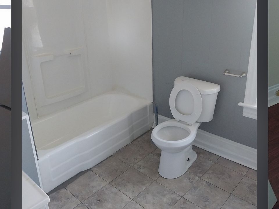 2nd image of 2427 Broadway