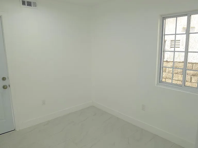 2623 E Maureen St — Photo 15