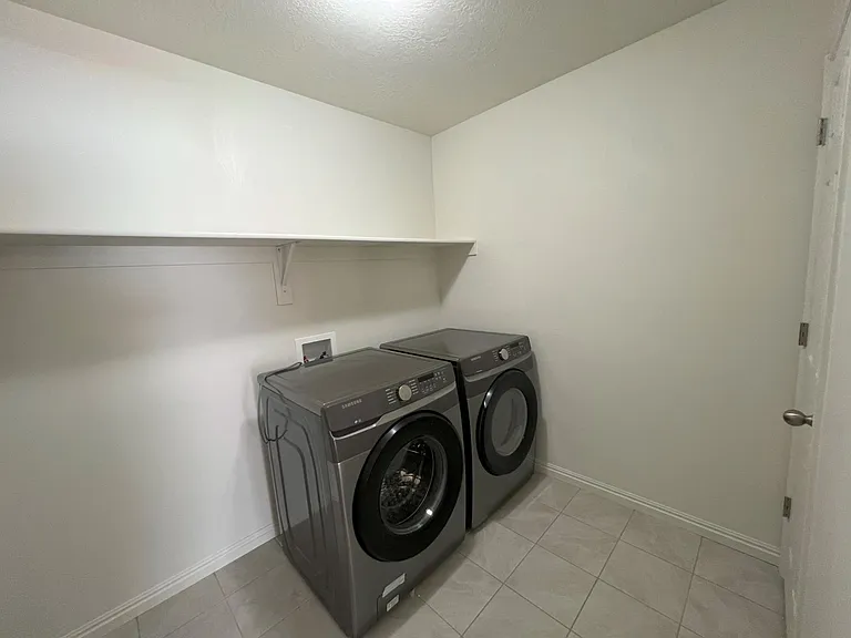 2025 W 900 N — Photo 31