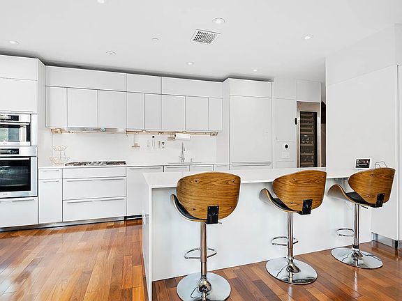2nd image of 99 Warren St APT 5A