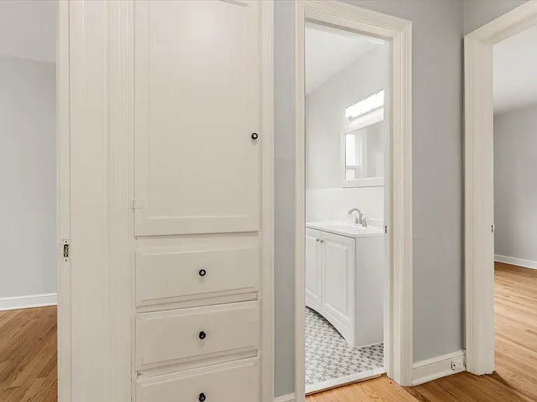 1009 W 77th St — Photo 16
