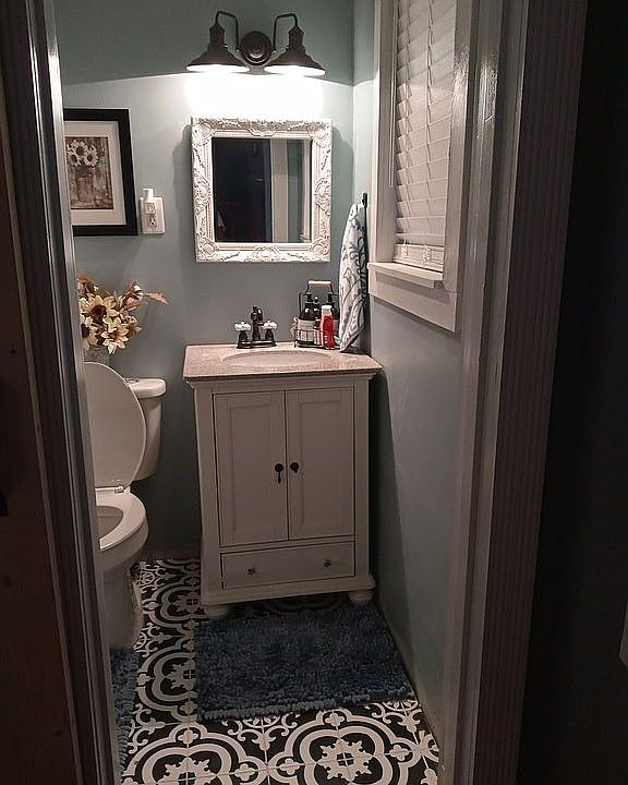 Master bathroom
