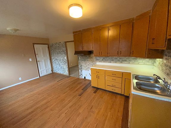 5th image of 909 Holiday Dr