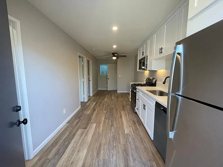 4037 Van Dyke Ave #B — Photo 5