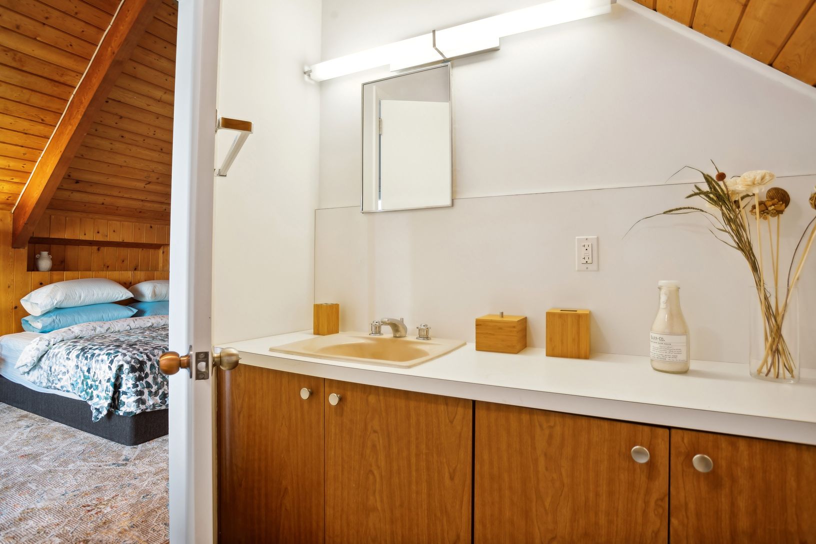  Upstairs loft like private en-suite bedroom
