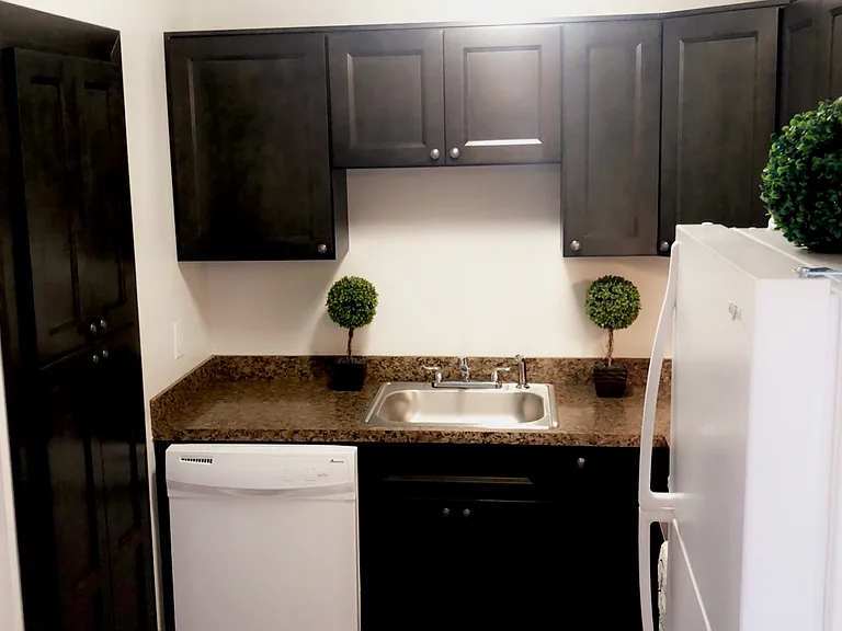 The Oaks Apartments — Photo 18