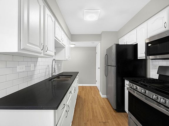 4th image of 2055 Essex Ct Unit 2055