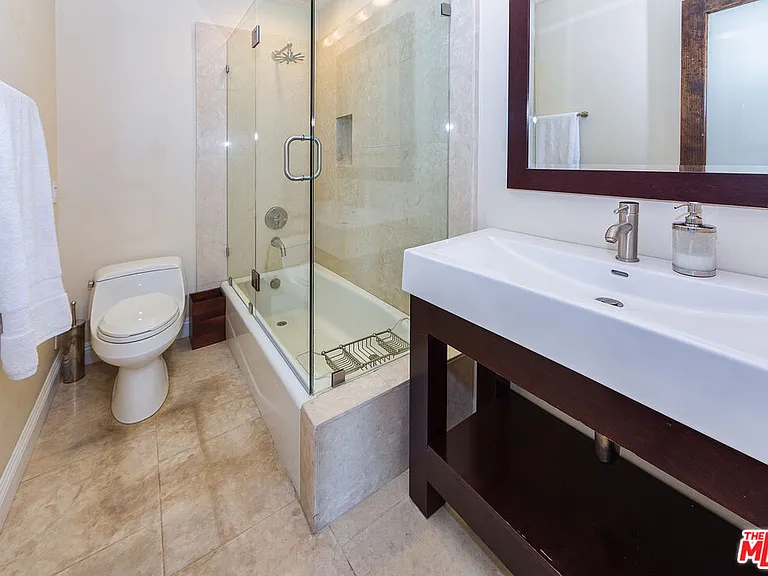 1037 N Vista St #301 — Photo 8