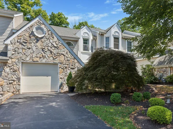 32 Bogey Cir, Doylestown, PA 18901