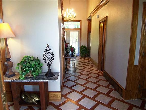 4th image of 634 N Ballard Ave