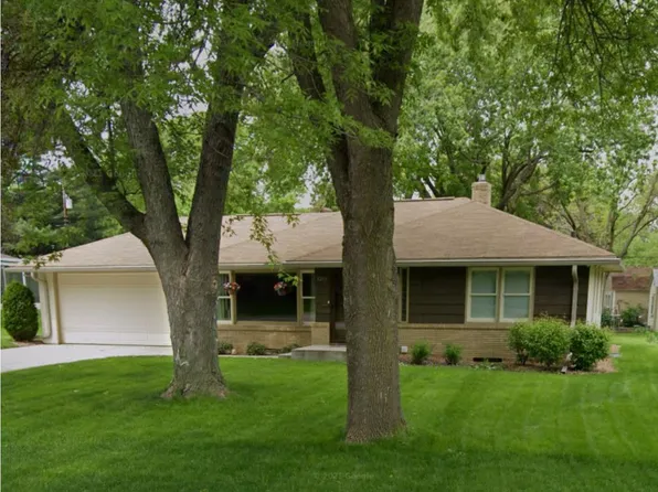2215 Hendry Pl, Saint Paul, MN 55117