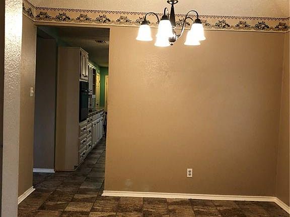 5th image of 828 Shady Brook Ln