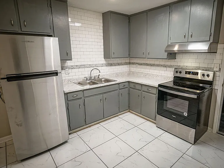 8407 Lenova Ln — Photo 11