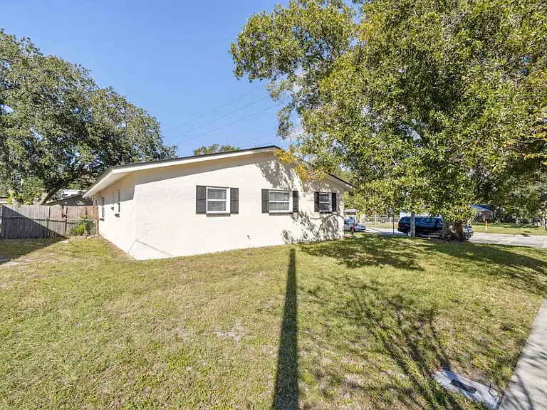 1004 N Betty Ln — Photo 25