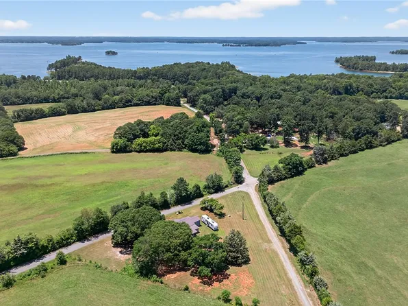 605 & 607 Opry House Rd, Starr, SC 29684