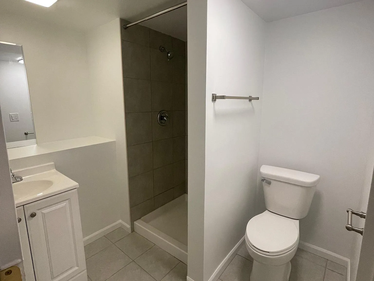 1 bed, 1.5 bath, 650 sqft, $1,200 — Photo 4
