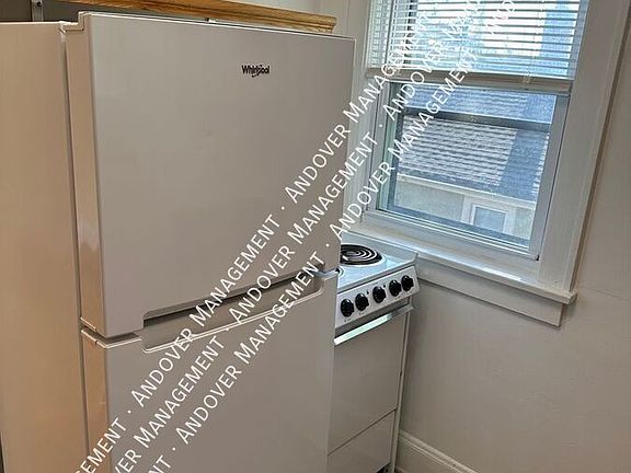 4th image of 165 E Hazelhurst St Unit 4