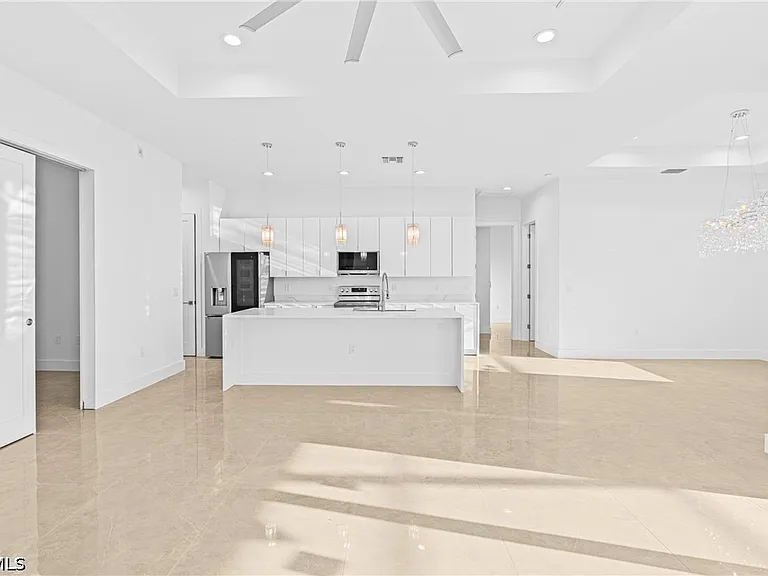 821 NW 37th Pl — Photo 13