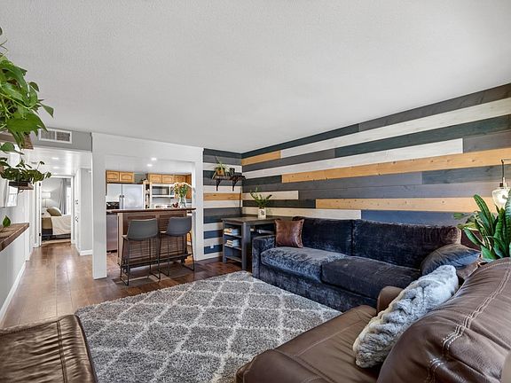 4th image of 711 Bronte Ave