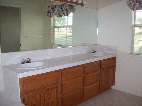 Large master bath with jetted tub and separate shower!