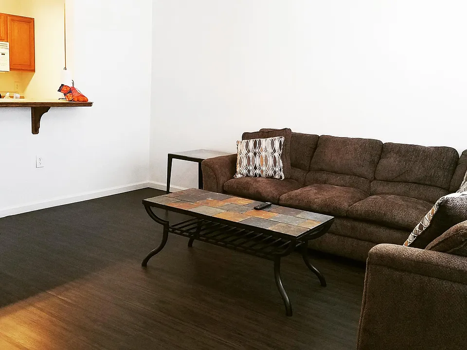632 W Georgia St #1