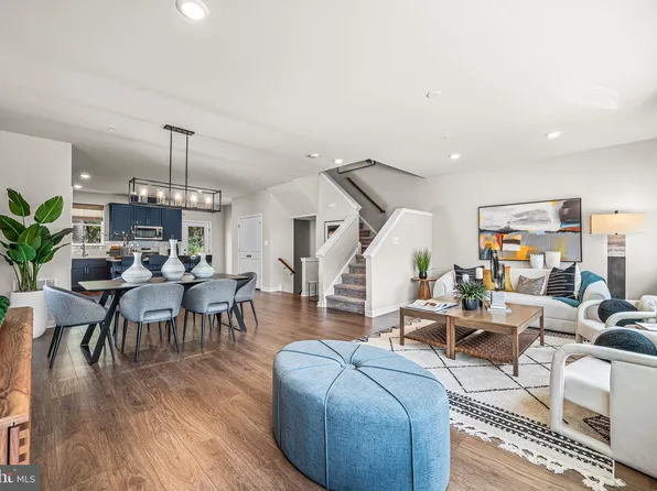 27 Four Leaf Dr, Downingtown, PA 19335