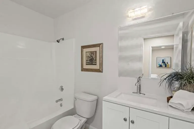 121 Piccadilly Pl #A — Photo 11