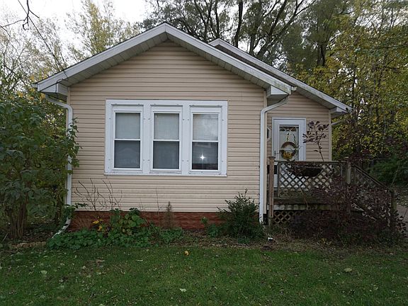 3rd image of 427 Hutchinson St